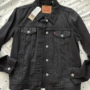 Black Denim Women’s Levi’s Jacket. Never been worn with tags on it.